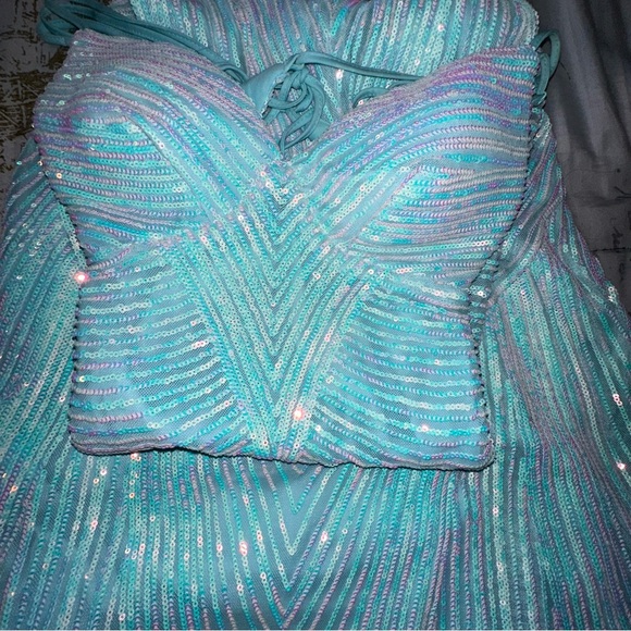 Windsor turquoise mermaid sequin prom dress - Picture 7 of 10